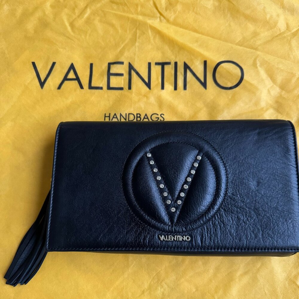 VALENTINO "LENA" CLUTCH HAND BAG.